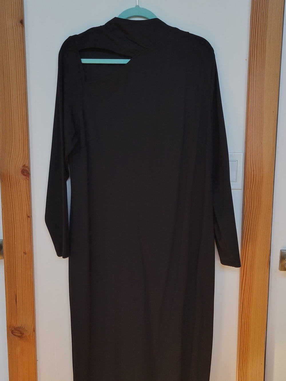 NWT-Sleek And Modern Addition Elle Long Sleeve Fitted Midi Dress With Cutout